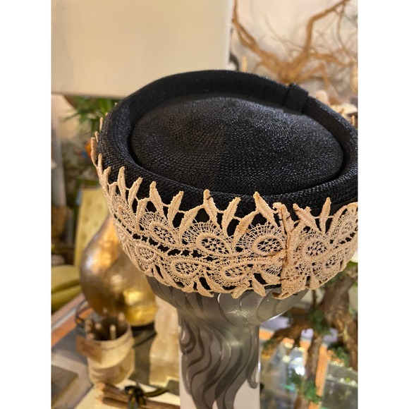 1950s pillbox hat, volk dallas, mid century fashion, 1960s hat, black straw, bow - Picture 6 of 7